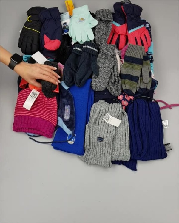 Фотография  241 - Шапки, шарфы, перчатки детские СТОК#3 кг, ЛОТ №2452 оптом в Владимире и Владимирской области