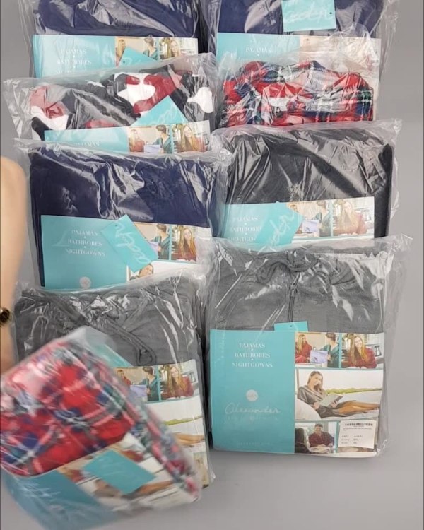 Фотография  513 - Халаты, комбинезоны (семейный) СТОК CAN#10 кг, ЛОТ №4448 оптом в Владимире и Владимирской области