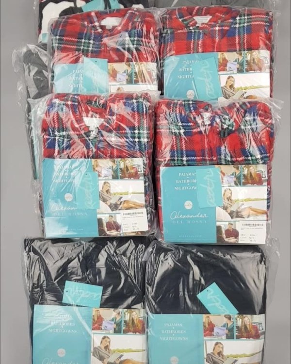 Фотография  701 - Халаты, комбинезоны (семейный) СТОК CAN#10 кг, ЛОТ №4452 оптом в Владимире и Владимирской области