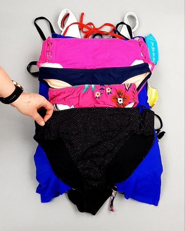 Фотография  424 - Купальники СТОК CAN 124#5 кг, ЛОТ №7690 оптом в Владимире и Владимирской области