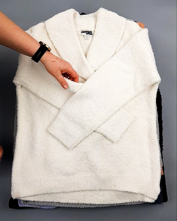 Фотография  999 - Джемпера СТОК CAN 084#7 кг, ЛОТ №7648 оптом в Владимире и Владимирской области