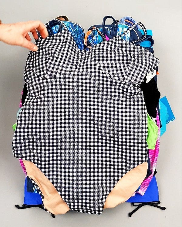 Фотография  489 - Купальники СТОК CAN 124#5 кг, ЛОТ №7689 оптом в Владимире и Владимирской области