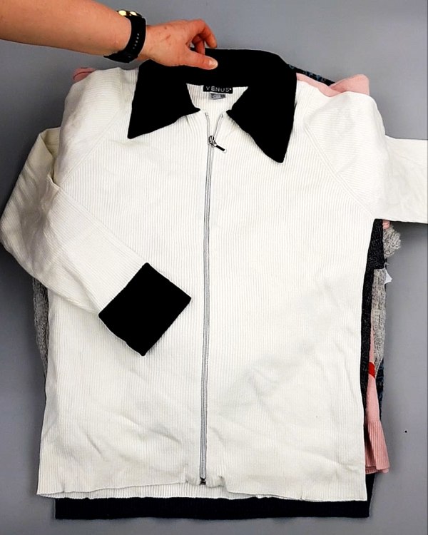 Фотография  464 - Джемпера СТОК CAN 084#7 кг, ЛОТ №7650 оптом в Владимире и Владимирской области