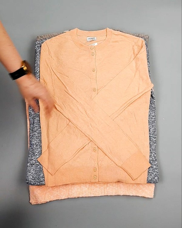 Фотография  658 - Джемпера легкие СТОК CAN 084#7 кг, ЛОТ №7635 оптом в Владимире и Владимирской области