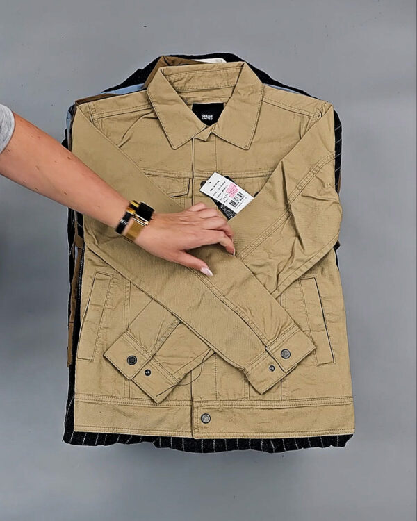 Фотография  384 - Верхняя одежда Корея 085#15 кг, ЛОТ № СТ-9247 оптом в Владимире и Владимирской области