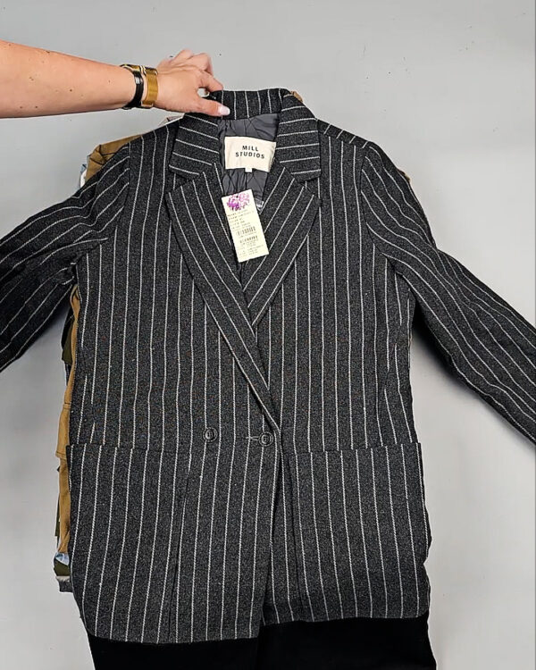 Фотография  901 - Верхняя одежда Корея 085#15 кг, ЛОТ № СТ-9248 оптом в Владимире и Владимирской области