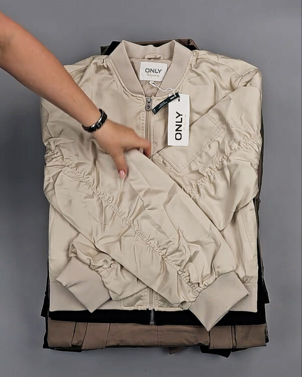 Фотография  634 - Ветровки Bestseller 045#10 кг, ЛОТ СТ-9407 оптом в Владимире и Владимирской области