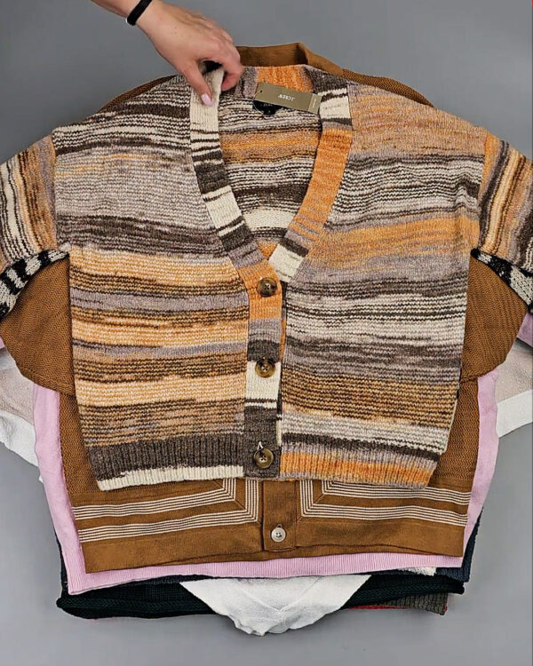 Фотография  499 - Джемпера СТОК CAN#10 кг, ЛОТ СТ-9915 оптом в Владимире и Владимирской области